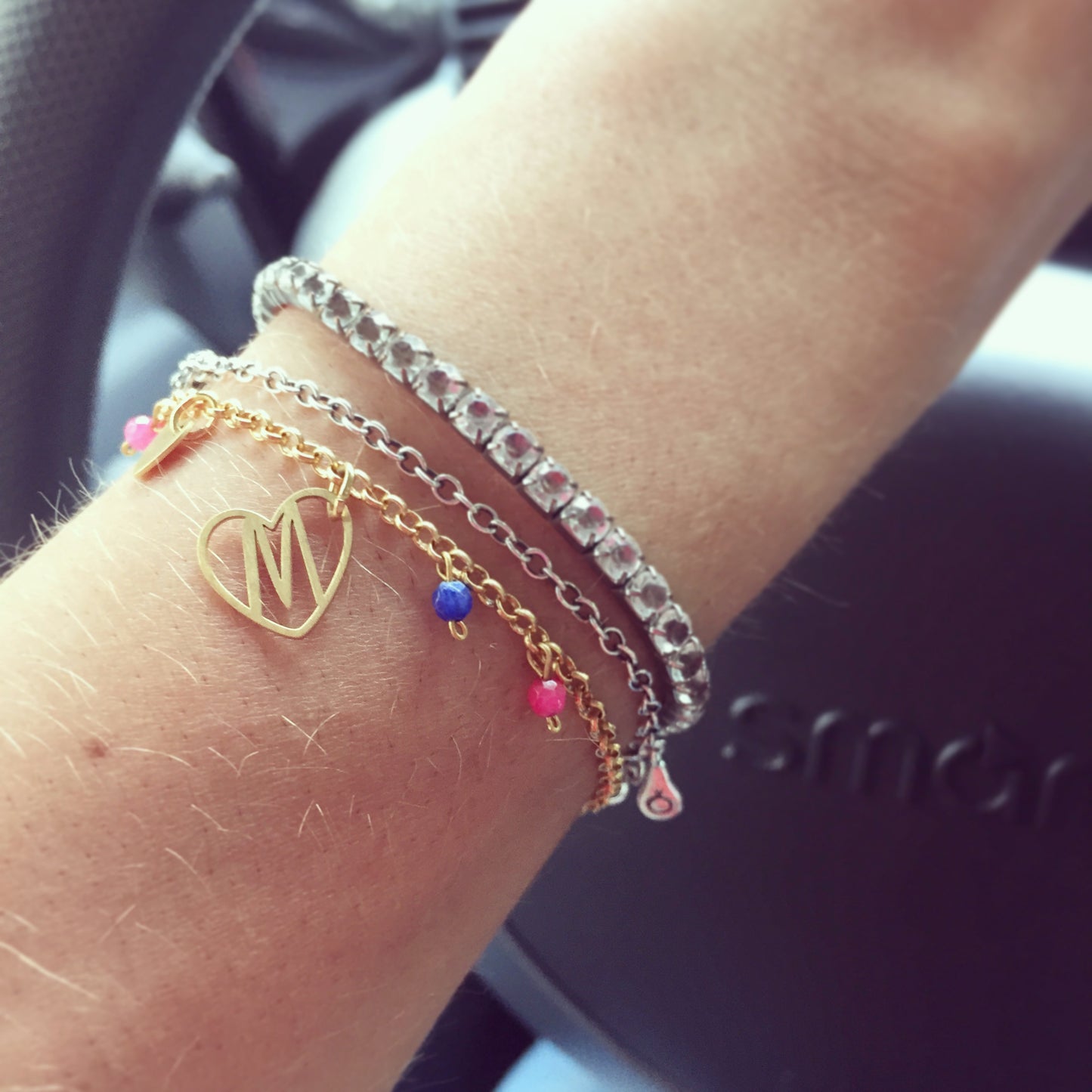 pulseira com letra