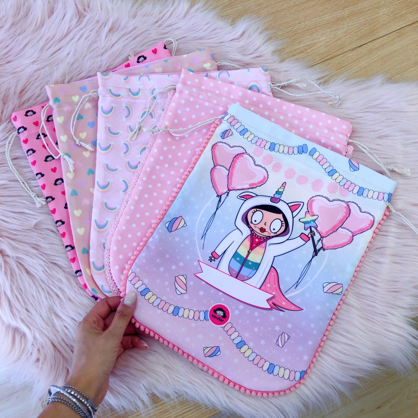 saco lanche/ roupa pompons